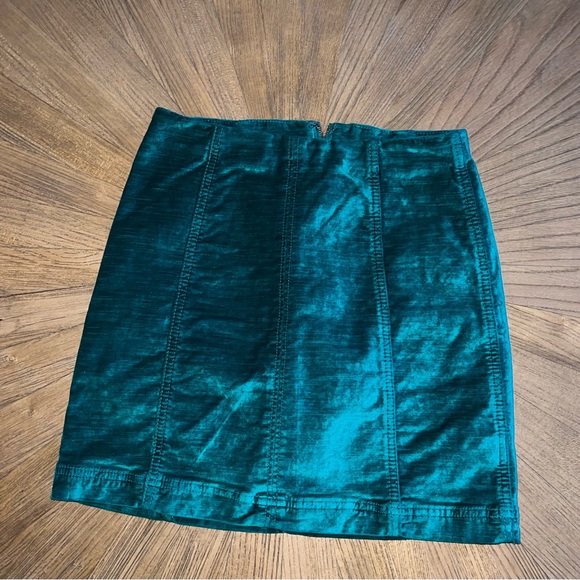 Free People Dresses & Skirts - Free People Jade Green Velvet Mini Skirt Size 0